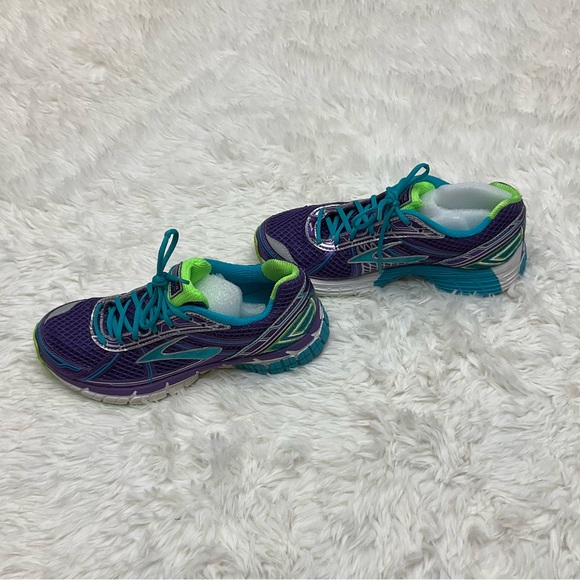 Brooks sneaker size 4 - Picture 4 of 11